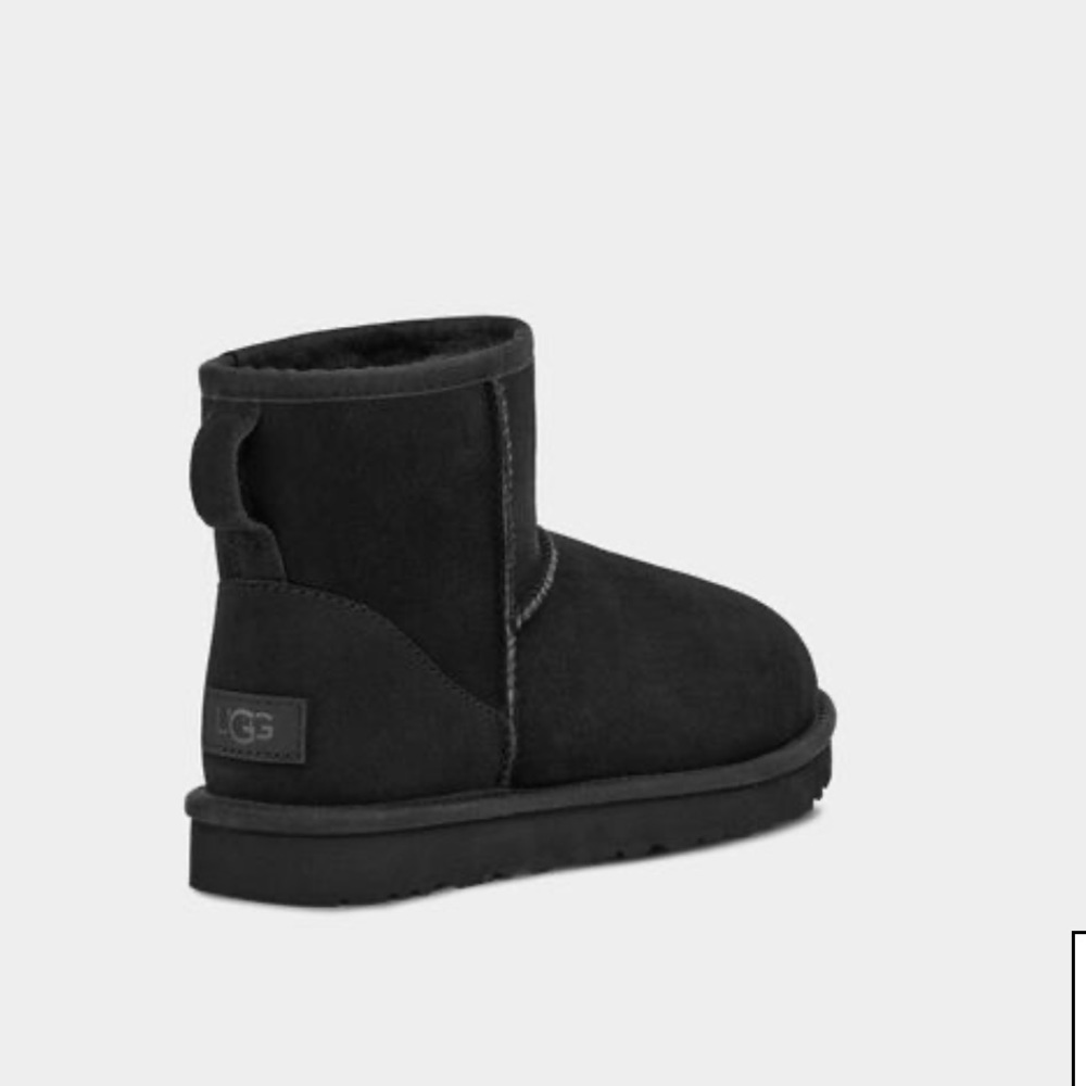 NIB Black Ugg Mini II - Size 6